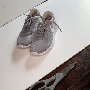 Womens Nike Tanjun shoes 812655-010 Gray Size 6